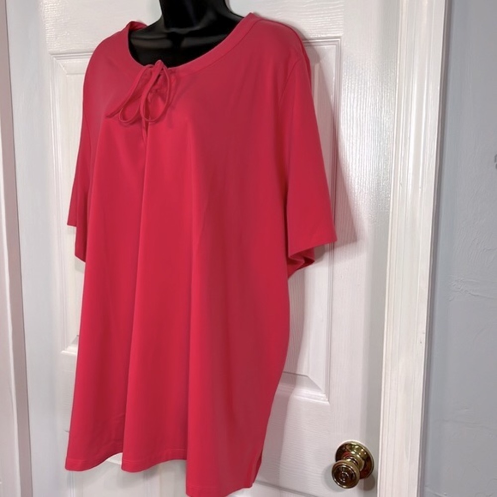 Catherine’s pink, short sleeved top, size 3X (26/28W) NWT.